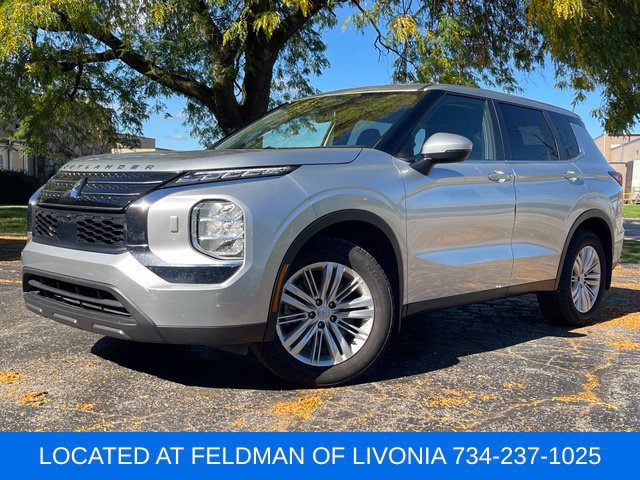 Used 2024 Mitsubishi Outlander ES AWD/4WD image 1