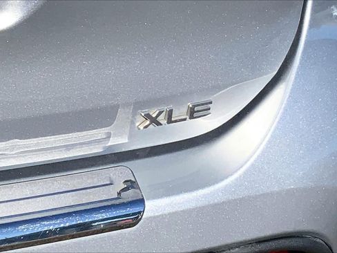 Used 2023 Toyota Highlander XLE image 9