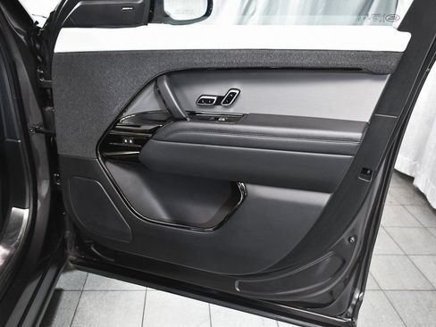 Used 2023 Land Rover Range Rover Sport SE Dynamic image 19