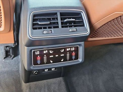 Used 2019 Audi e-tron Prestige w/ Prestige Package image 18