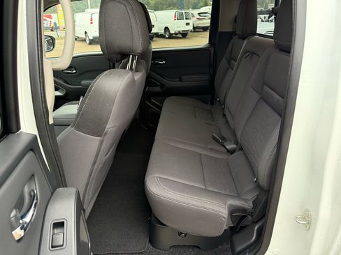 Used 2022 Nissan Frontier SV w/ Technology Package image 16