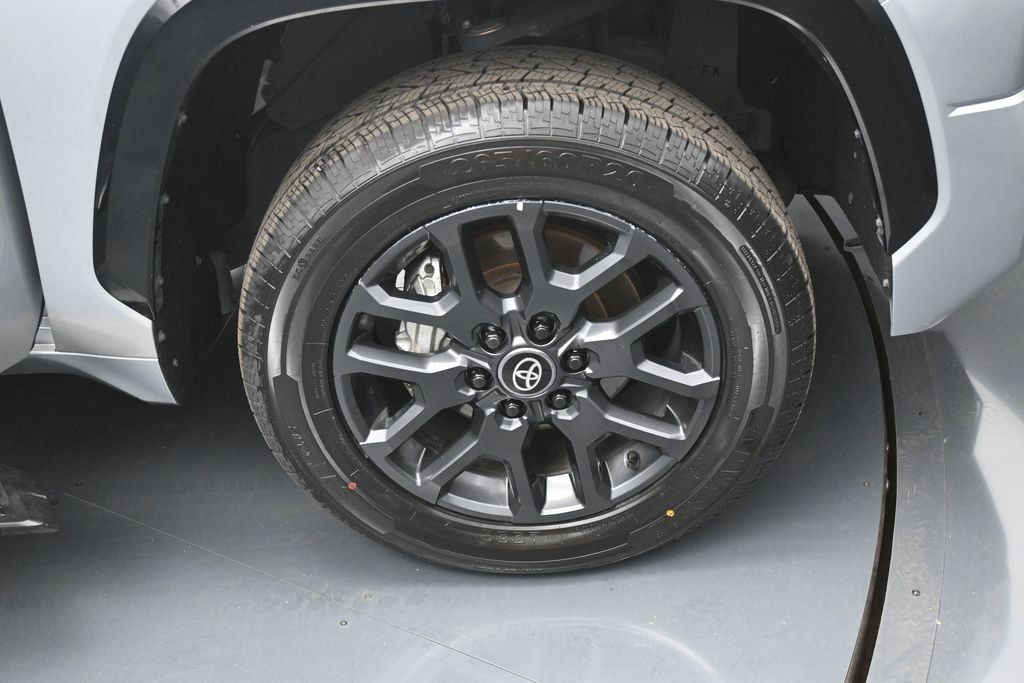 Used 2025 Toyota Tundra Platinum AWD/4WD image 40