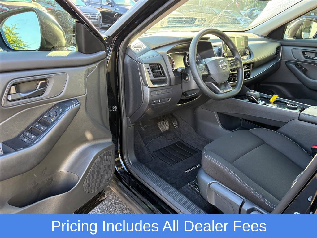 Used 2025 Nissan Rogue S AWD/4WD image 17