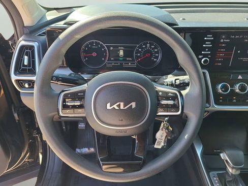 Used 2023 Kia Sorento LX image 19