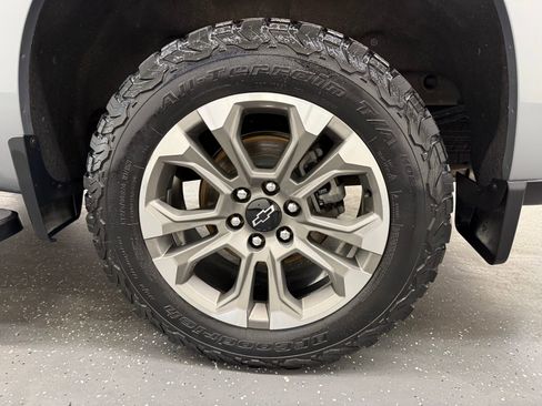 Used 2024 Chevrolet Silverado 1500 High Country w/ High Country Premium Package AWD/4WD image 19