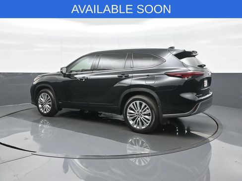 Certified 2026 Toyota Highlander Platinum AWD/4WD image 5