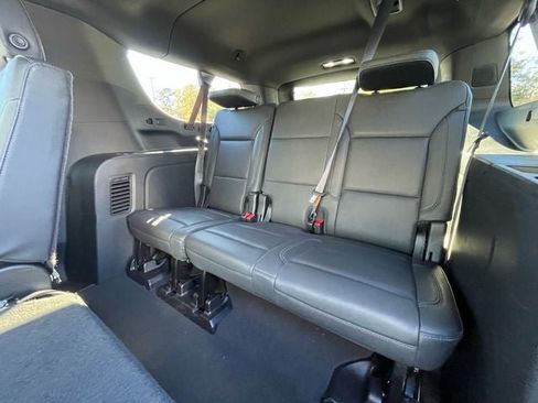 Used 2024 Chevrolet Suburban LT image 28