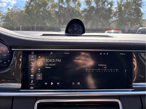 Used 2017 Porsche Panamera 4S image 29