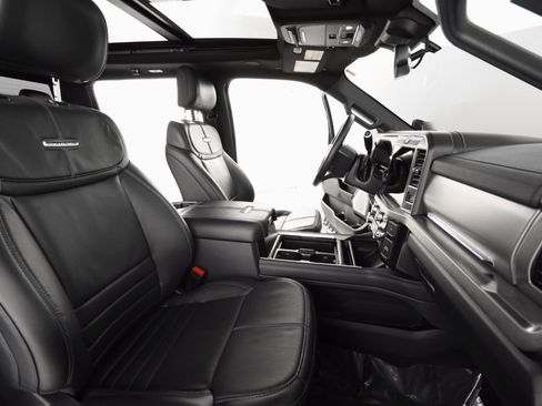 Used 2025 Ford F250 Platinum image 27