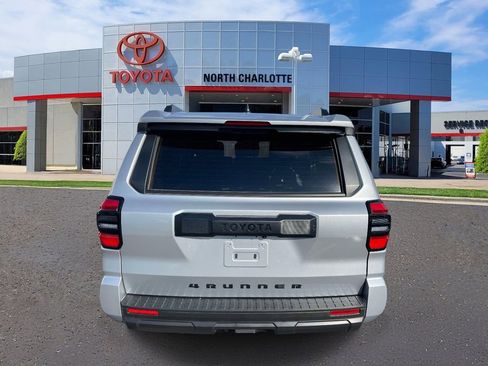 Used 2025 Toyota 4Runner SR5 AWD/4WD image 8