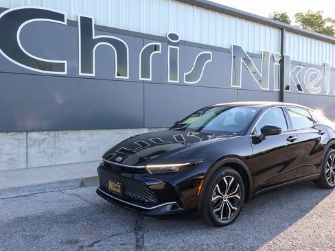 Used 2024 Toyota Crown XLE image 1