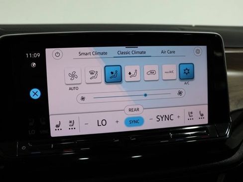 Used 2025 Volkswagen Atlas SE FWD image 29