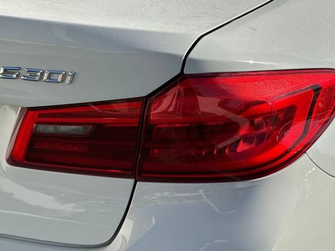 Used 2018 BMW 530i RWD image 32