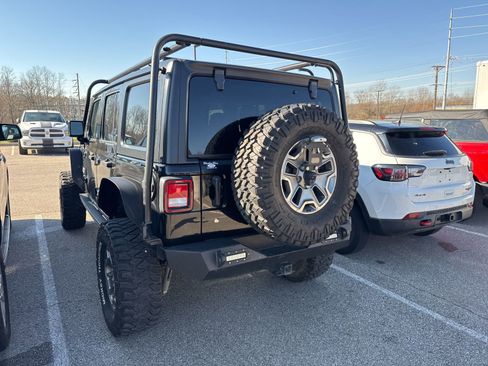 Used 2020 Jeep Wrangler Unlimited Sahara image 5