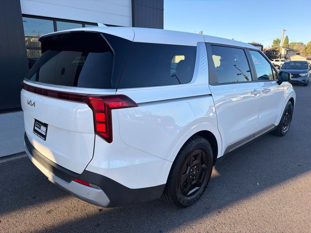 Used 2025 Kia Carnival FWD image 9