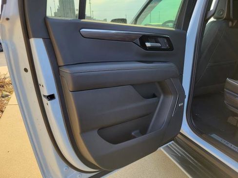 New 2026 Chevrolet Suburban Premier image 22