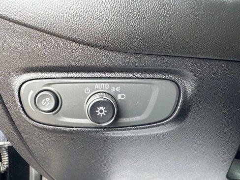 Used 2019 Chevrolet Equinox LT FWD image 17
