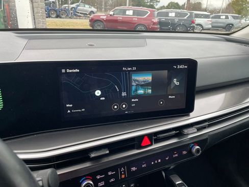 Used 2025 Kia Sorento S image 16