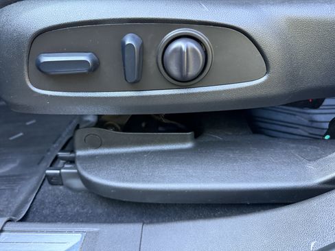 Used 2023 GMC Acadia SLT w/ Preferred Package image 41