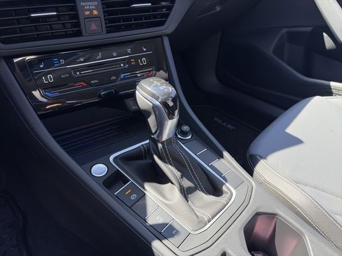 Used 2025 Volkswagen Jetta SEL image 39