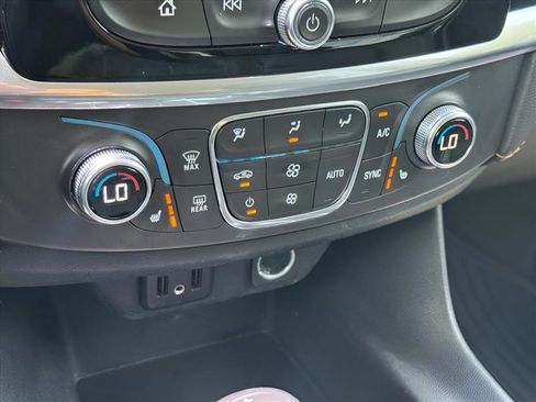 Used 2019 Chevrolet Traverse LT FWD image 26