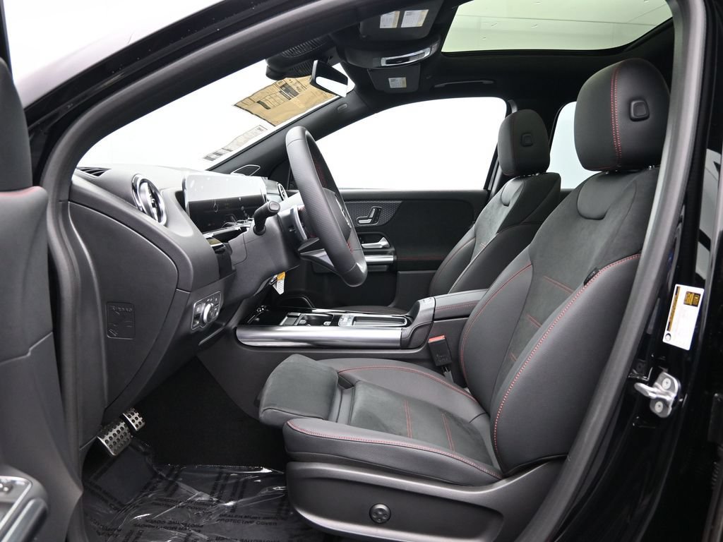 Used 2025 Mercedes-Benz GLA 250 4MATIC image 29