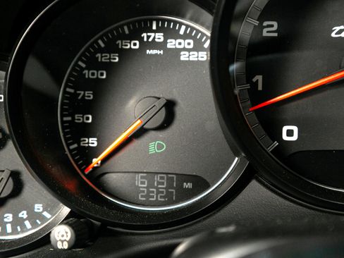 Used 2015 Porsche 911 Turbo image 36