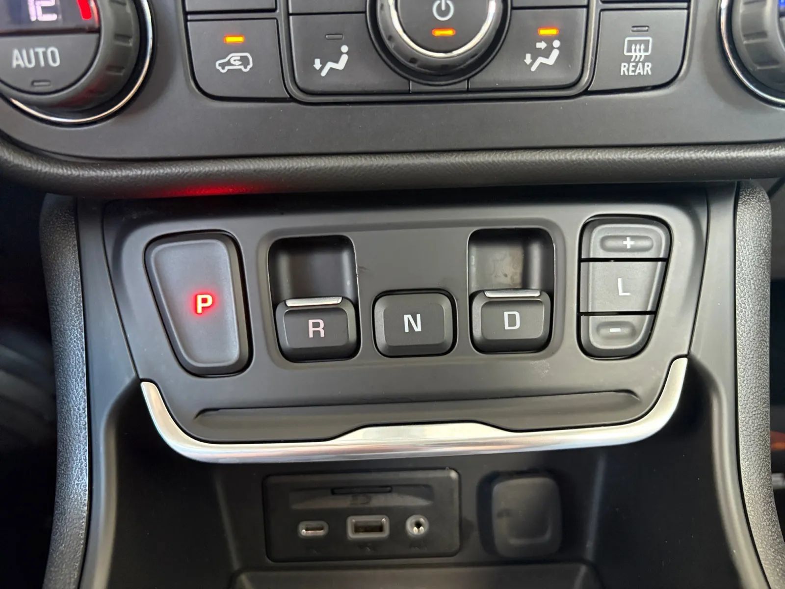 Used 2020 GMC Terrain Denali w/ Denali Premium Package AWD/4WD image 27