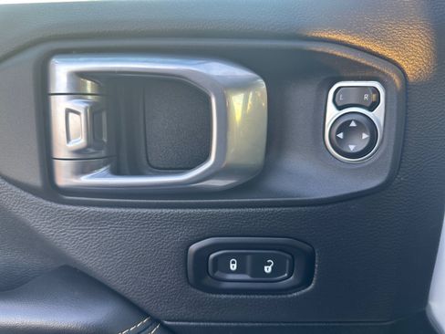 Used 2024 Jeep Wrangler Unlimited Sahara AWD/4WD image 13