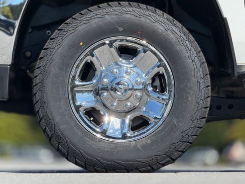 Used 2024 RAM 2500 Tradesman w/ Chrome Appearance Group image 17