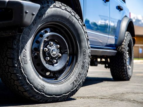 Used 2021 Ford Bronco Black Diamond AWD/4WD image 9