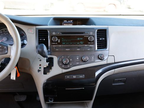 Used 2011 Toyota Sienna LE image 35