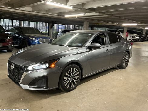 Used 2023 Nissan Altima 2.5 SV image 4