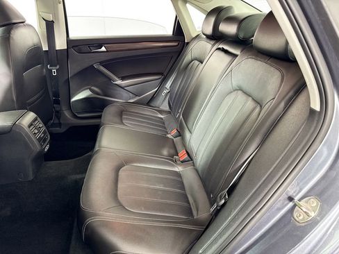 Used 2022 Volkswagen Passat 2.0T image 31