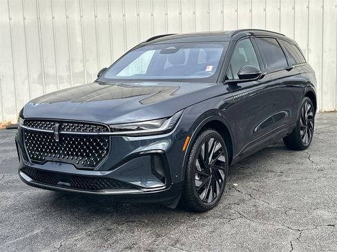 Used 2024 Lincoln Nautilus Reserve w/ Equipment Group 202A image 2