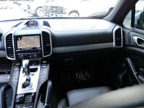 Used 2014 Porsche Cayenne S AWD/4WD image 18