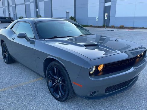Used 2018 Dodge Challenger R/T w/ Blacktop Package RWD image 5