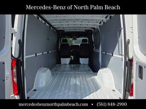 Used 2025 Mercedes-Benz Sprinter 2500 image 10