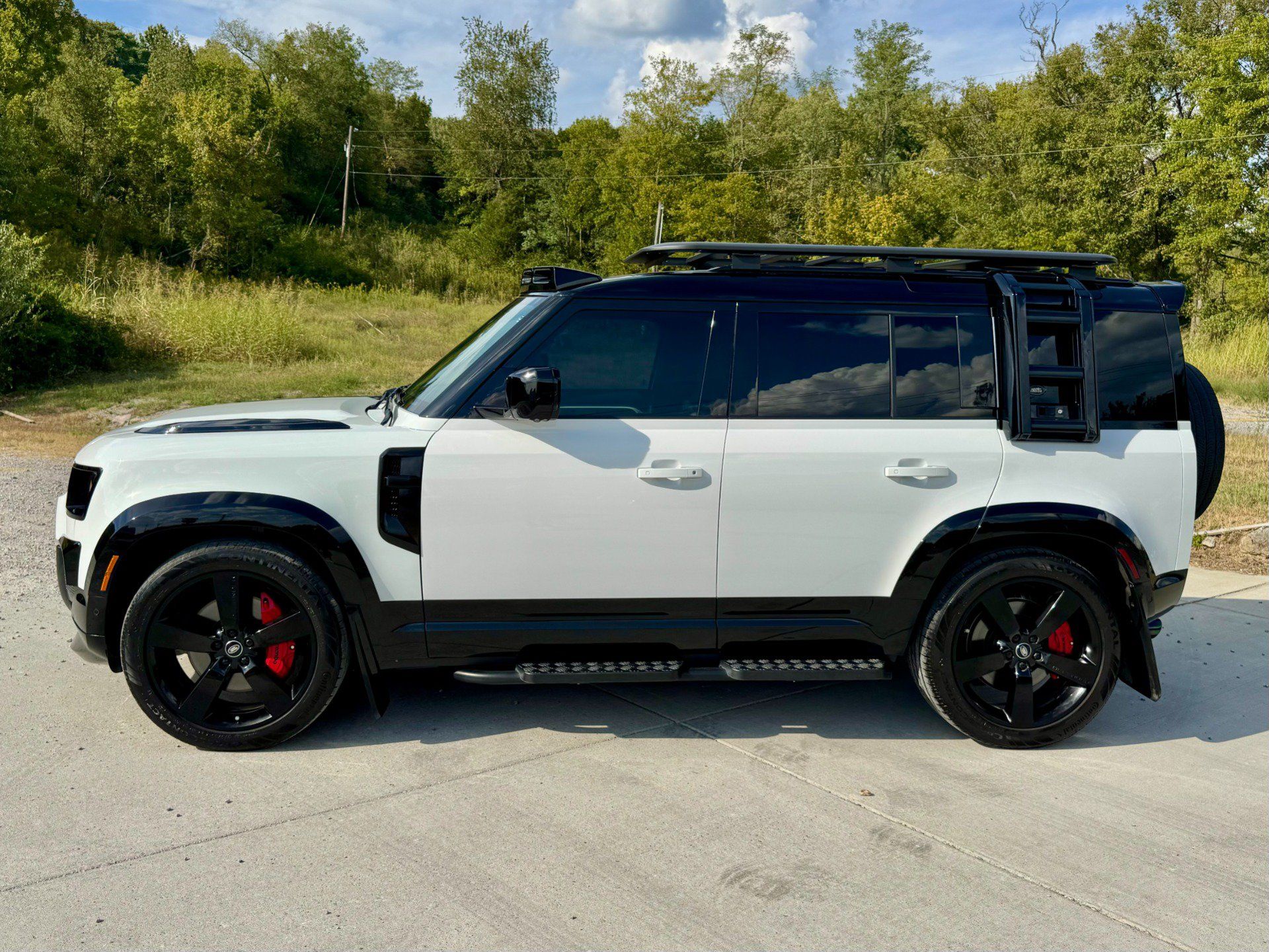 Used 2023 Land Rover Defender 110 X-Dynamic SE AWD/4WD image 8