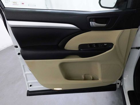 Used 2018 Toyota Highlander XLE AWD/4WD image 10