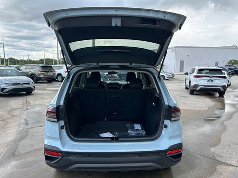 New 2026 Volkswagen Taos SE FWD image 47