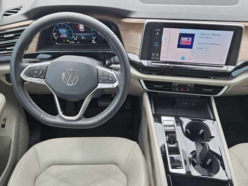 Used 2024 Volkswagen Atlas SE FWD image 19