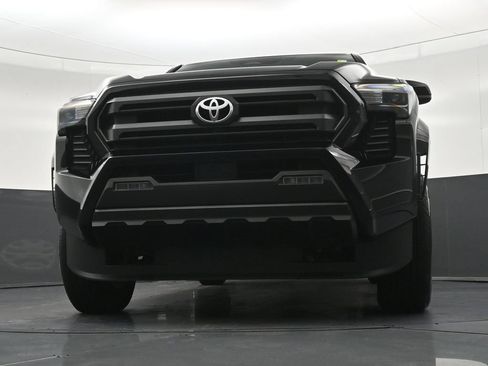Used 2025 Toyota Tacoma SR5 RWD image 31