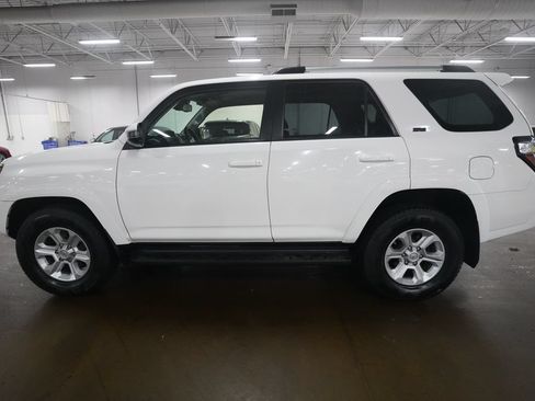 Used 2020 Toyota 4Runner SR5 AWD/4WD image 25