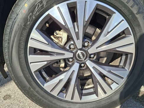 Used 2023 Nissan Rogue SV FWD image 24