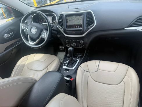 Used 2015 Jeep Cherokee Limited w/ Luxury Group AWD/4WD image 9