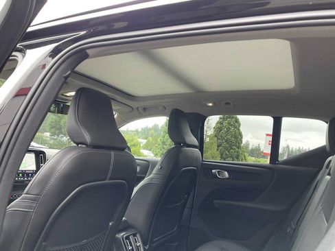 Used 2024 Volvo XC40 B5 Plus w/ Climate Package AWD/4WD image 15