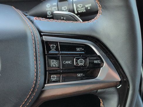 Used 2023 Jeep Grand Cherokee L Summit w/ Luxury Tech Group V AWD/4WD image 28