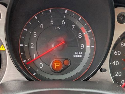 Used 2016 Nissan 370Z Base image 14