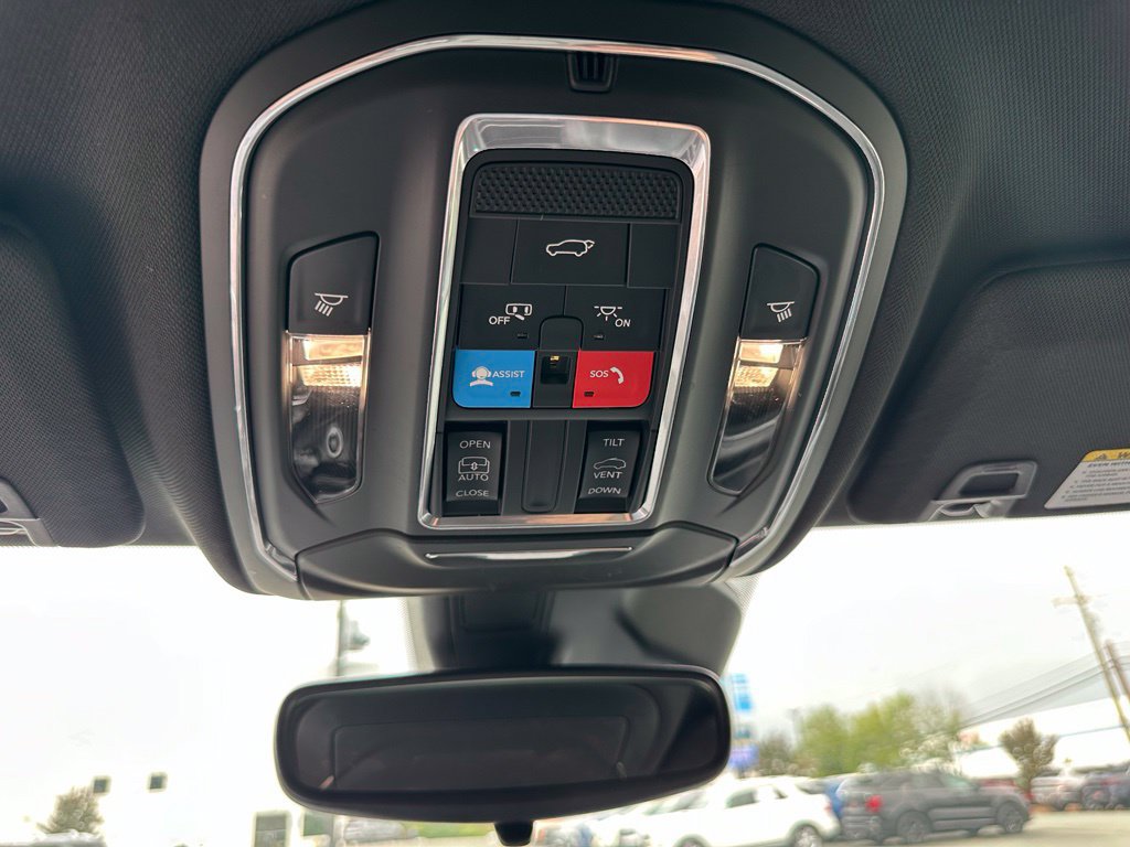 Used 2023 Jeep Grand Cherokee Altitude AWD/4WD image 35